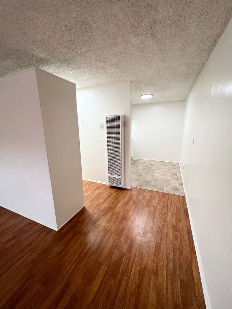 Hawthorne Apartment: 12534 Inglewood Ave.