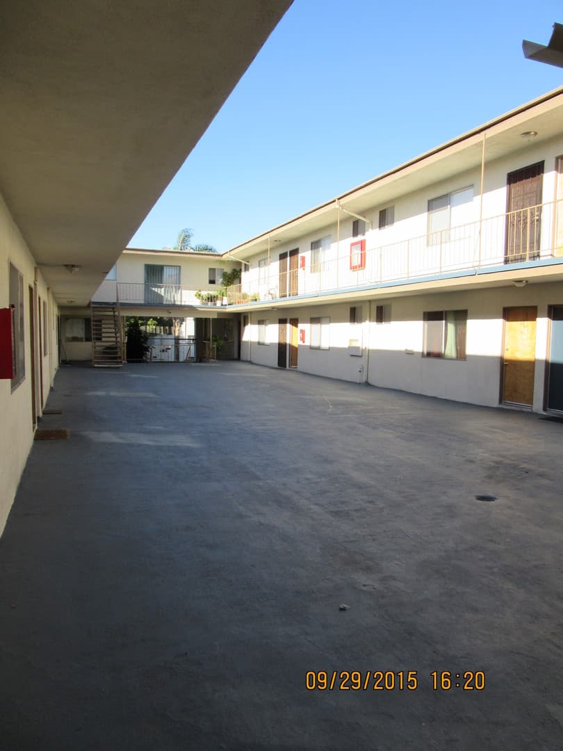 Hawthorne Apartment: 4012 W 129th St,