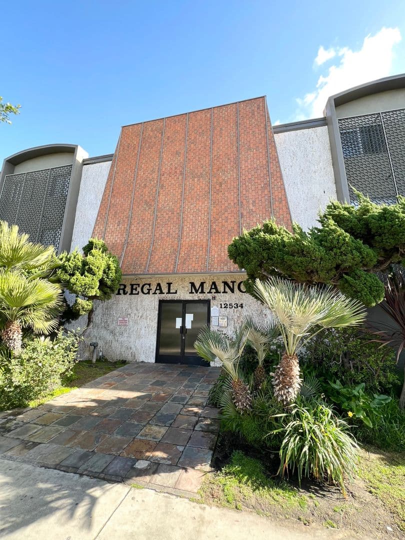 Hawthorne Apartment: 12534 Inglewood Ave.