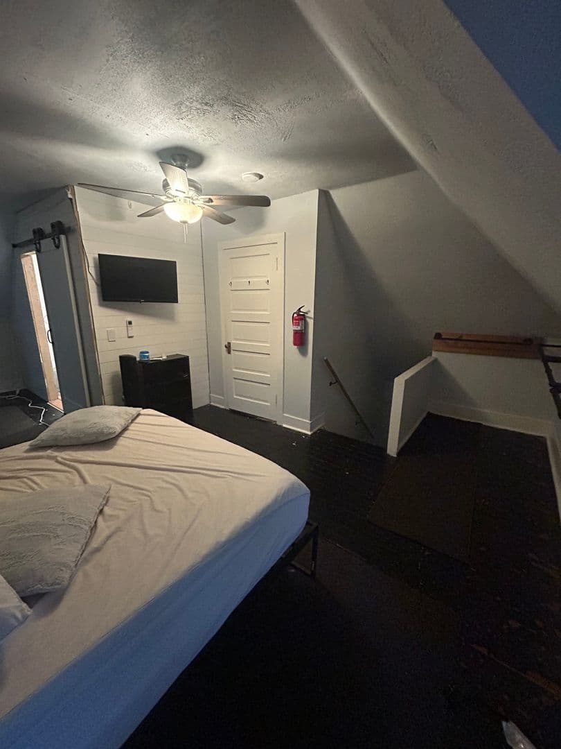 Coraopolis Apartment: 930 Ridge Ave