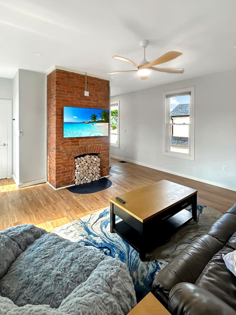 Coraopolis Apartment: 1524 4th Avenue
