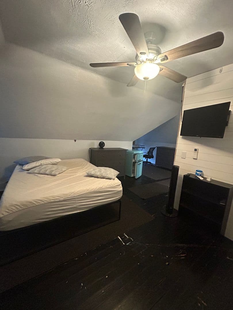Coraopolis Apartment: 930 Ridge Ave