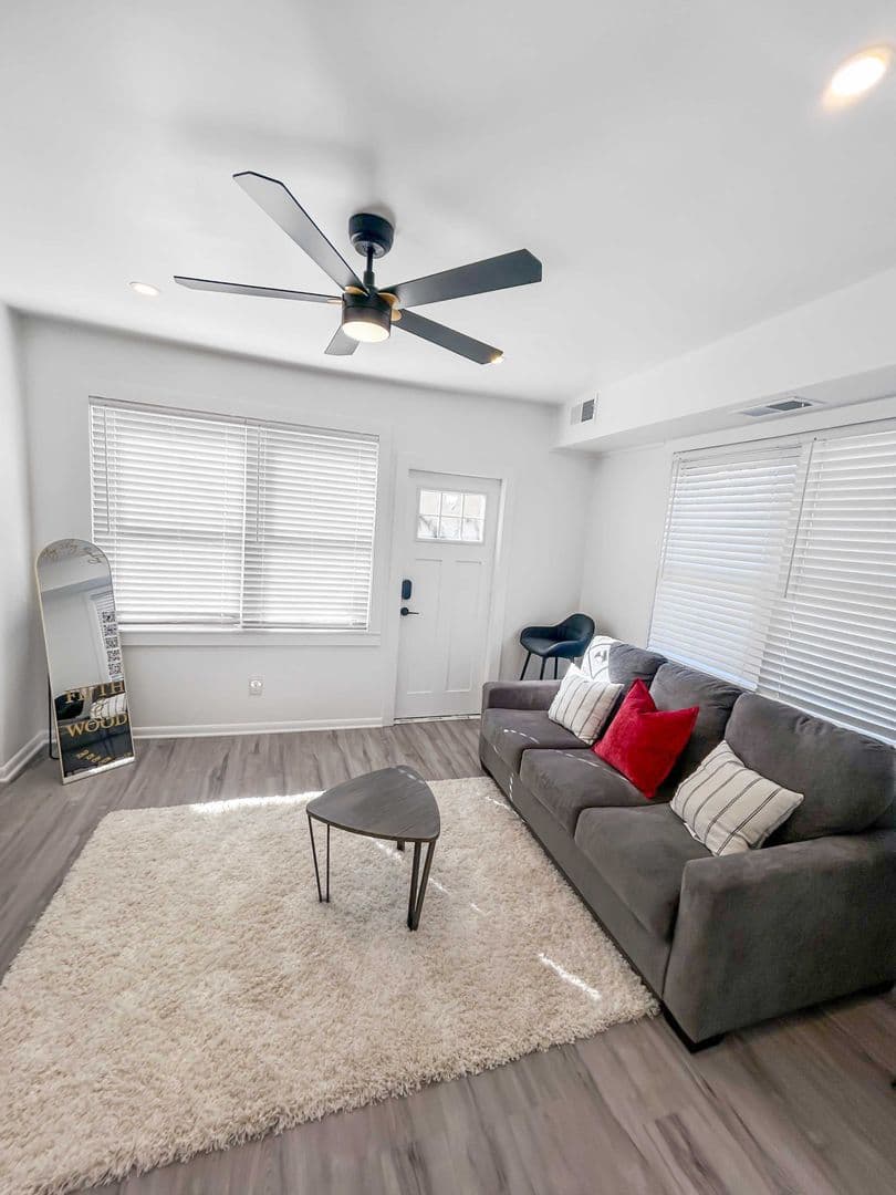 Pittsburgh Apartment: 4018 PENN AVE