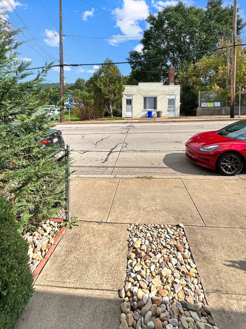 Coraopolis Apartment: 1524 4th Avenue