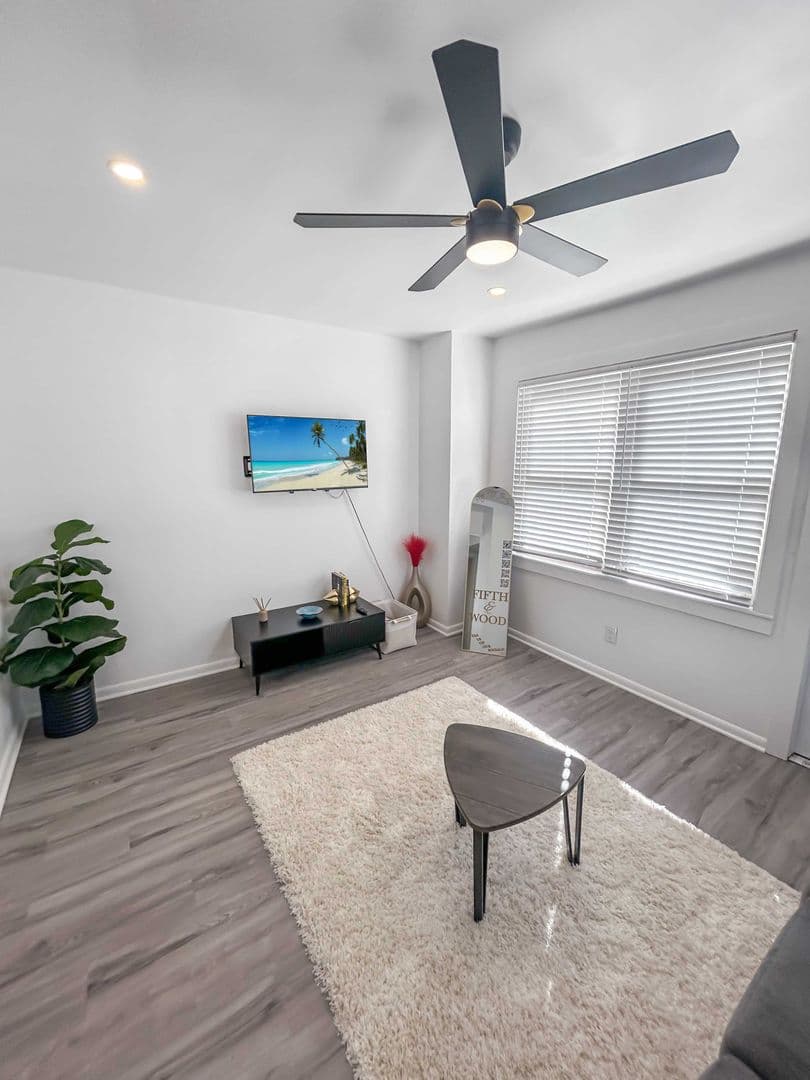 Pittsburgh Apartment: 4018 PENN AVE