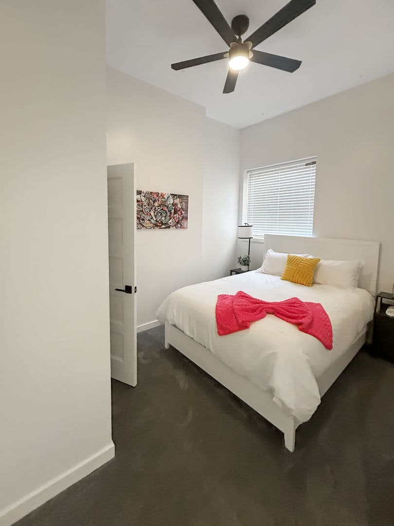 Pittsburgh Apartment: 4018 PENN AVE