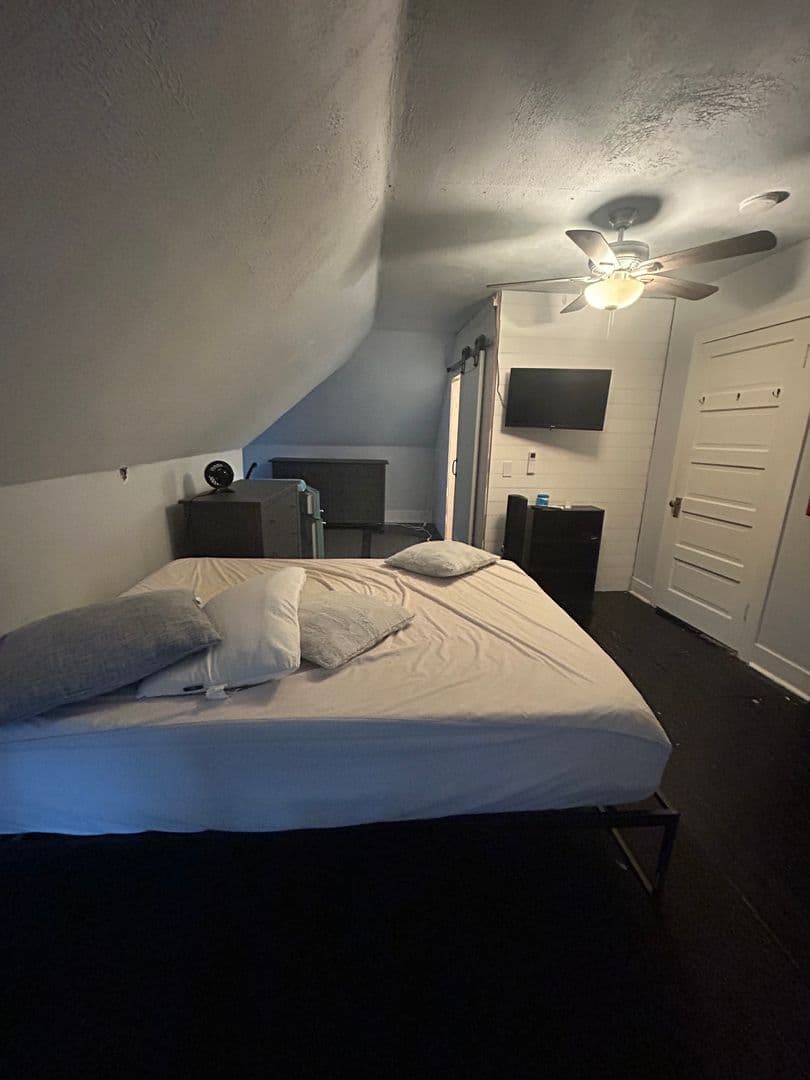 Coraopolis Apartment: 930 Ridge Ave