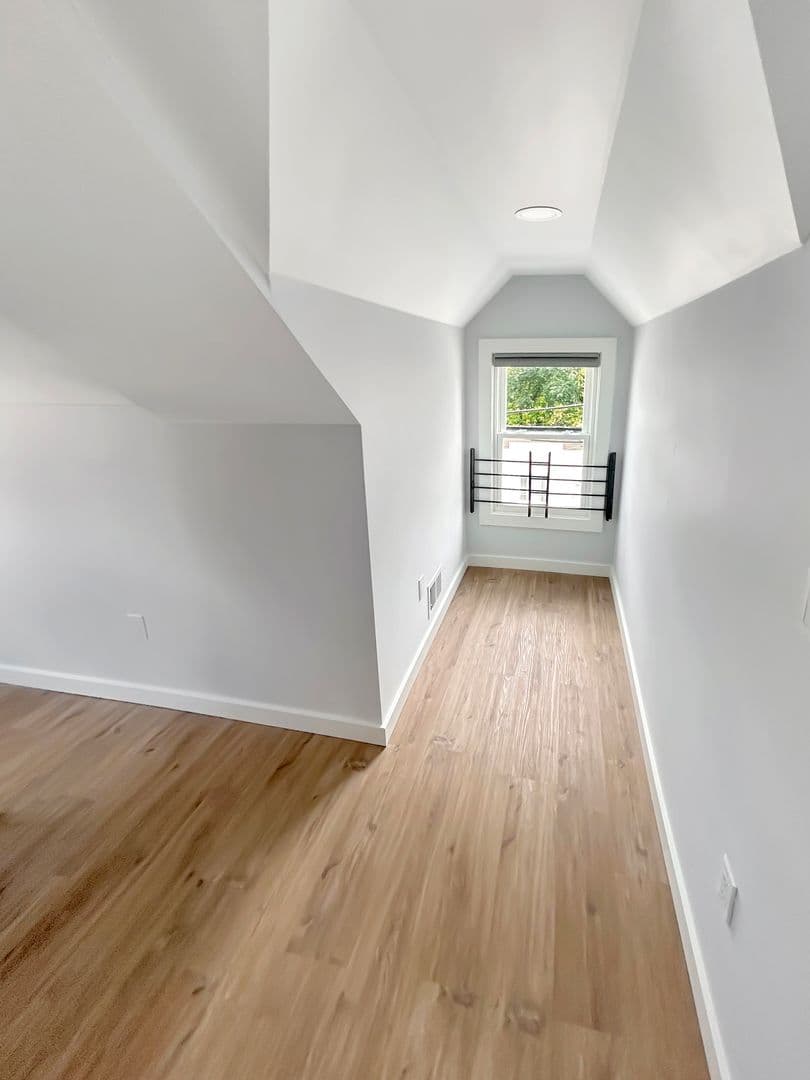 Coraopolis Apartment: 1524 4th Avenue