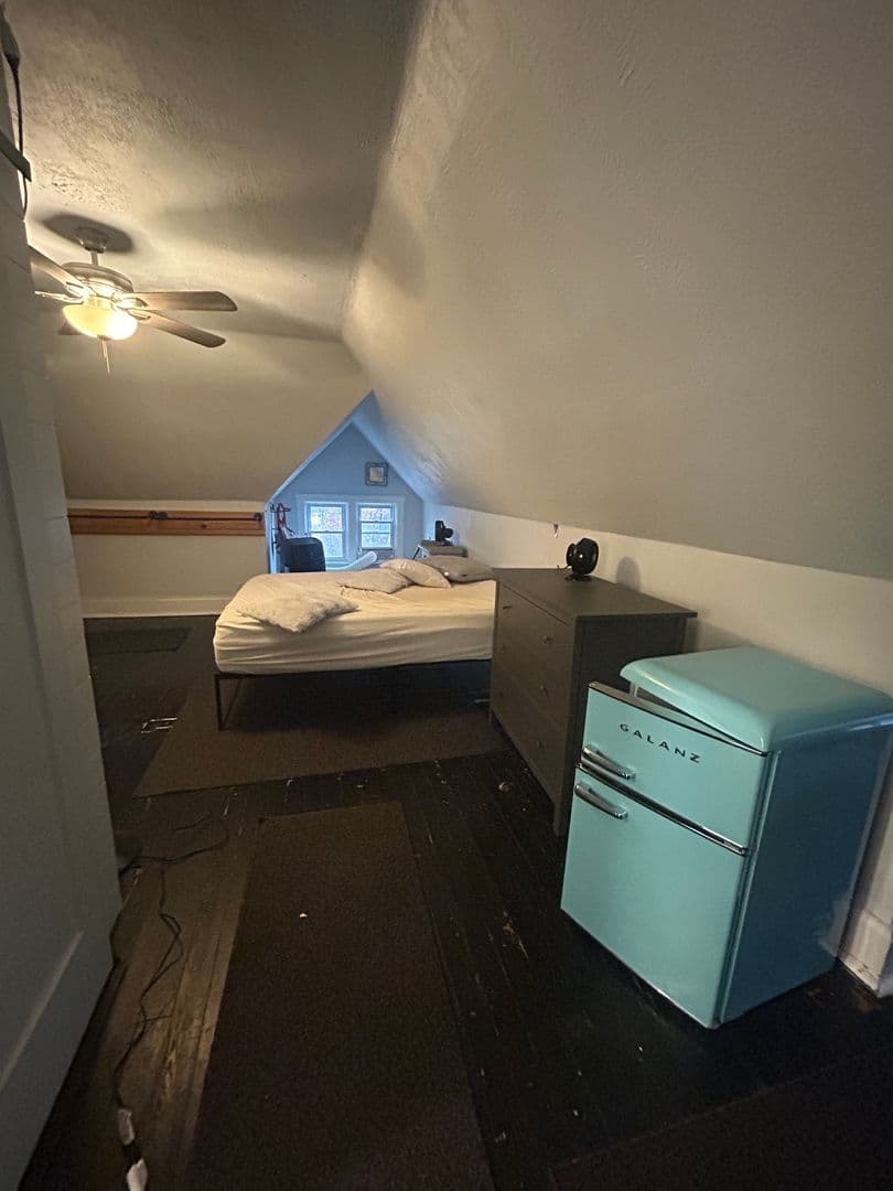 Coraopolis Apartment: 930 Ridge Ave