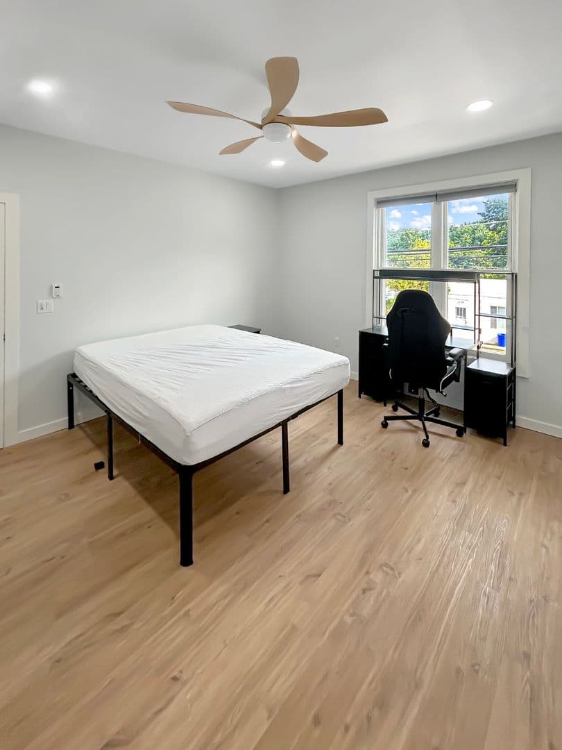 Coraopolis Apartment: 1524 4th Avenue