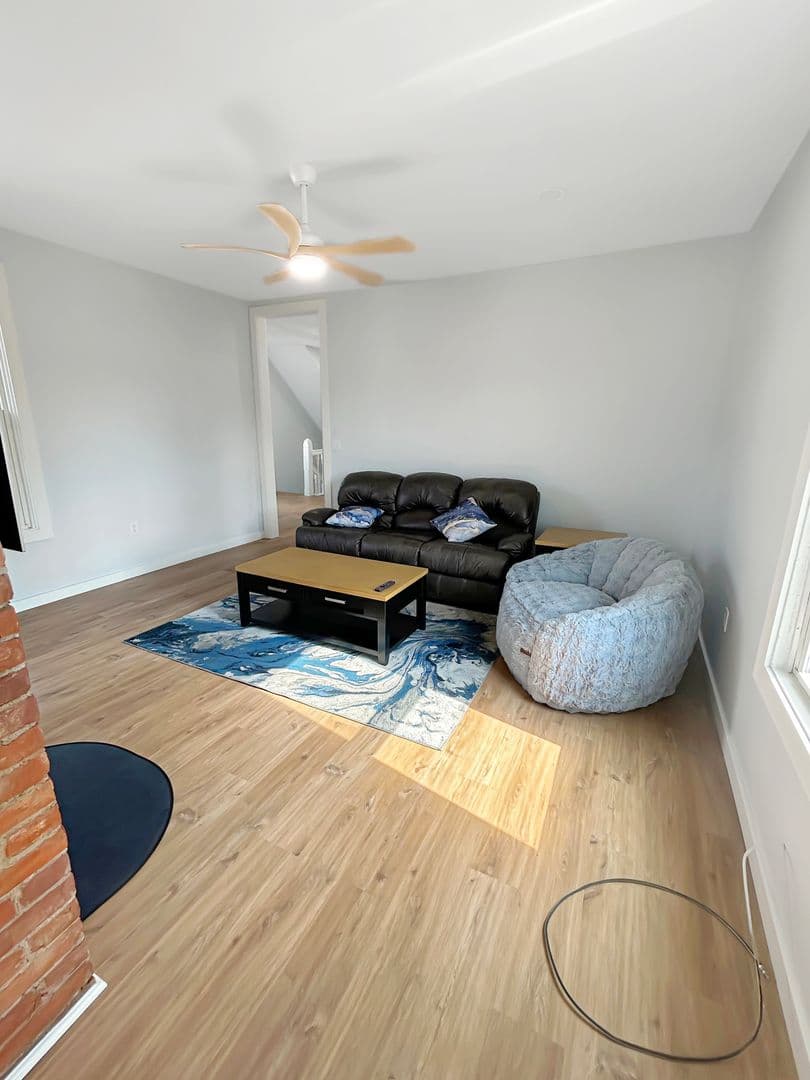 Coraopolis Apartment: 1524 4th Avenue