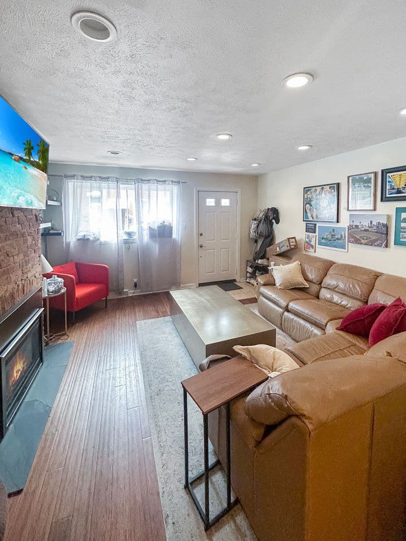 PITTSBURGH House: 262 45TH ST