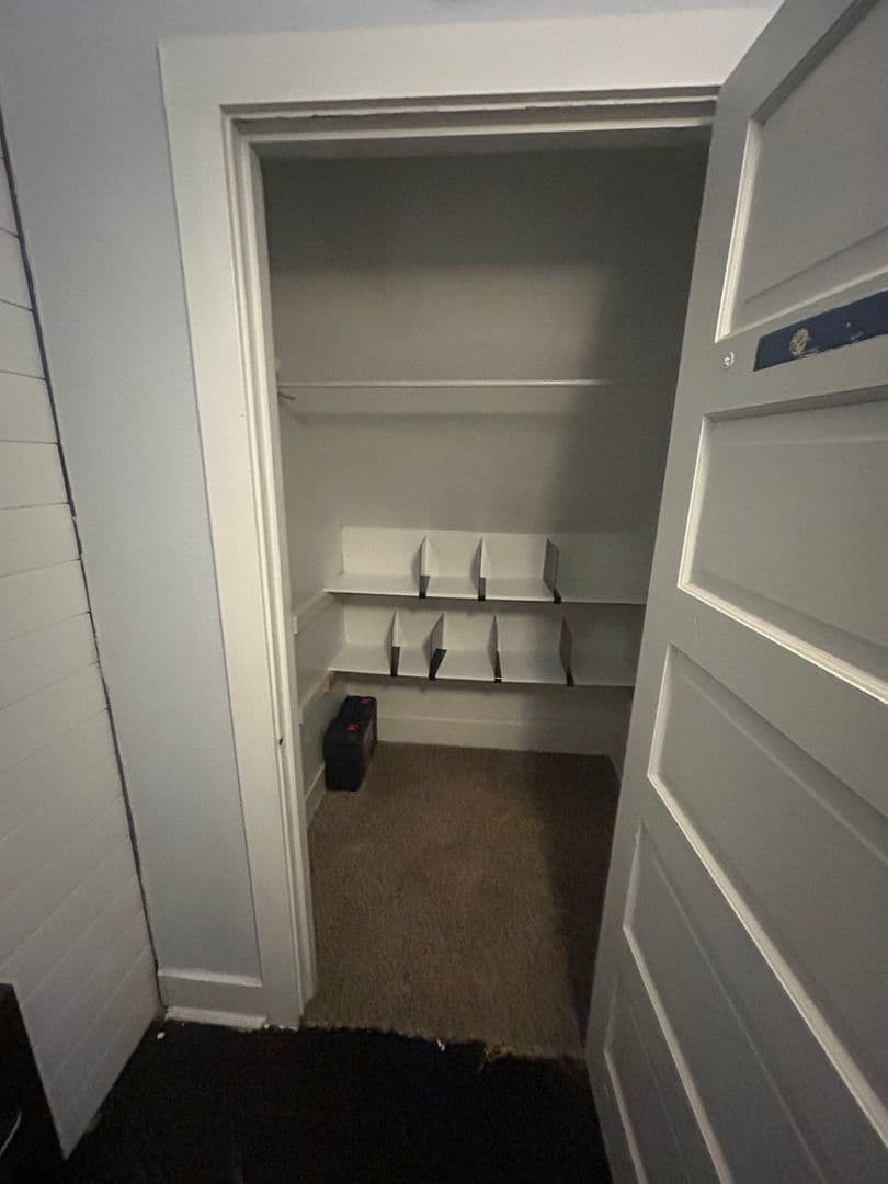 Coraopolis Apartment: 930 Ridge Ave