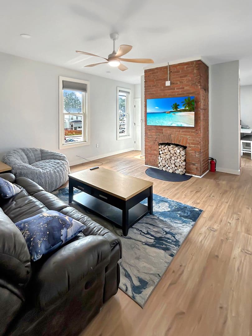 Coraopolis Apartment: 1524 4th Avenue