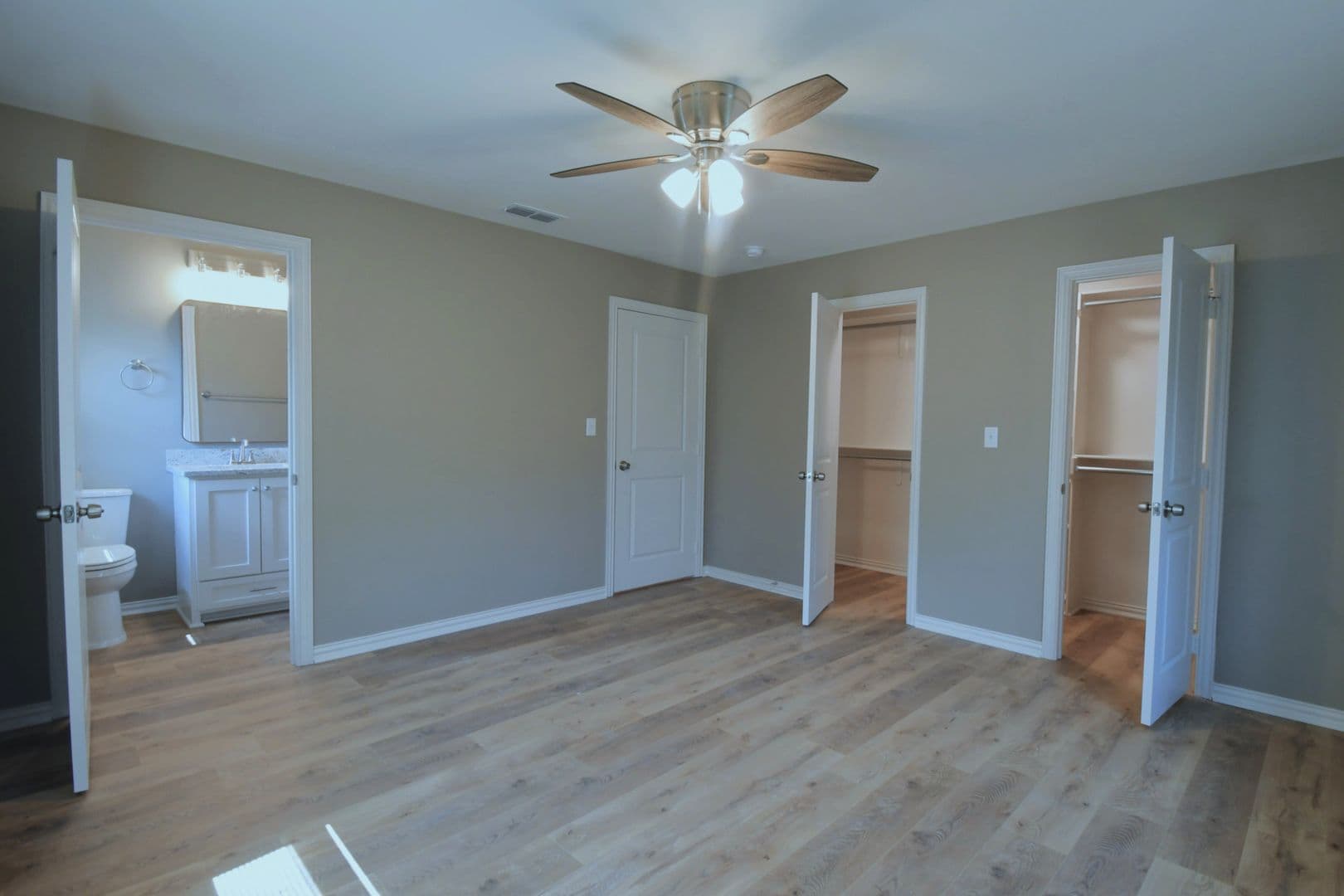 Tyler House: 710 N Englewood Ave