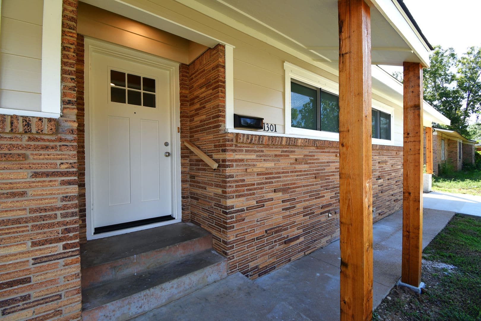 Tyler House: 1301 E 6th St