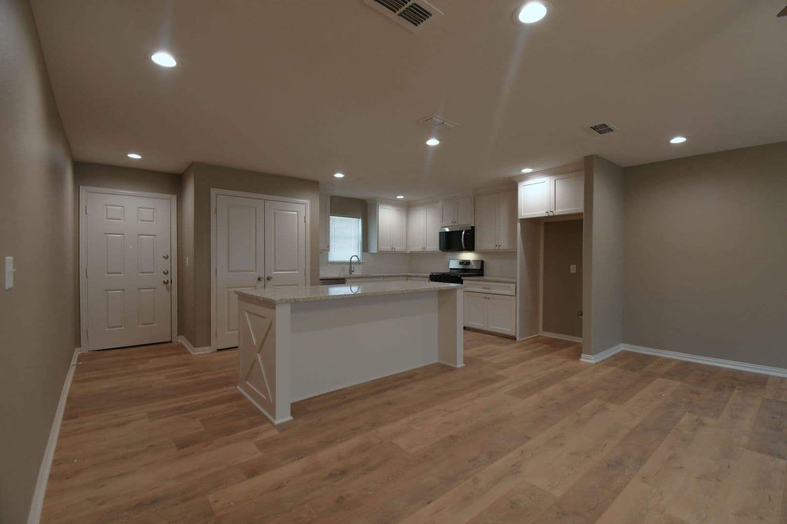 Tyler House: 710 N Englewood Ave