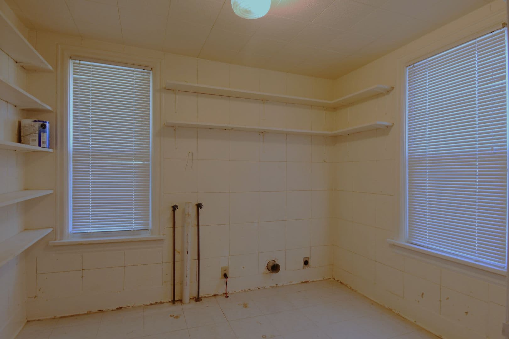Tyler House: 420 E Lake St