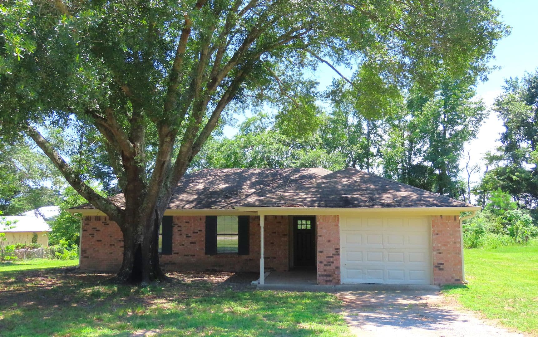 Whitehouse House: 10110 Wooded Way