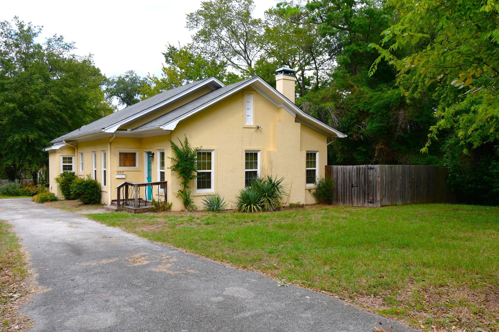 Tyler House: 600 E Frazier St