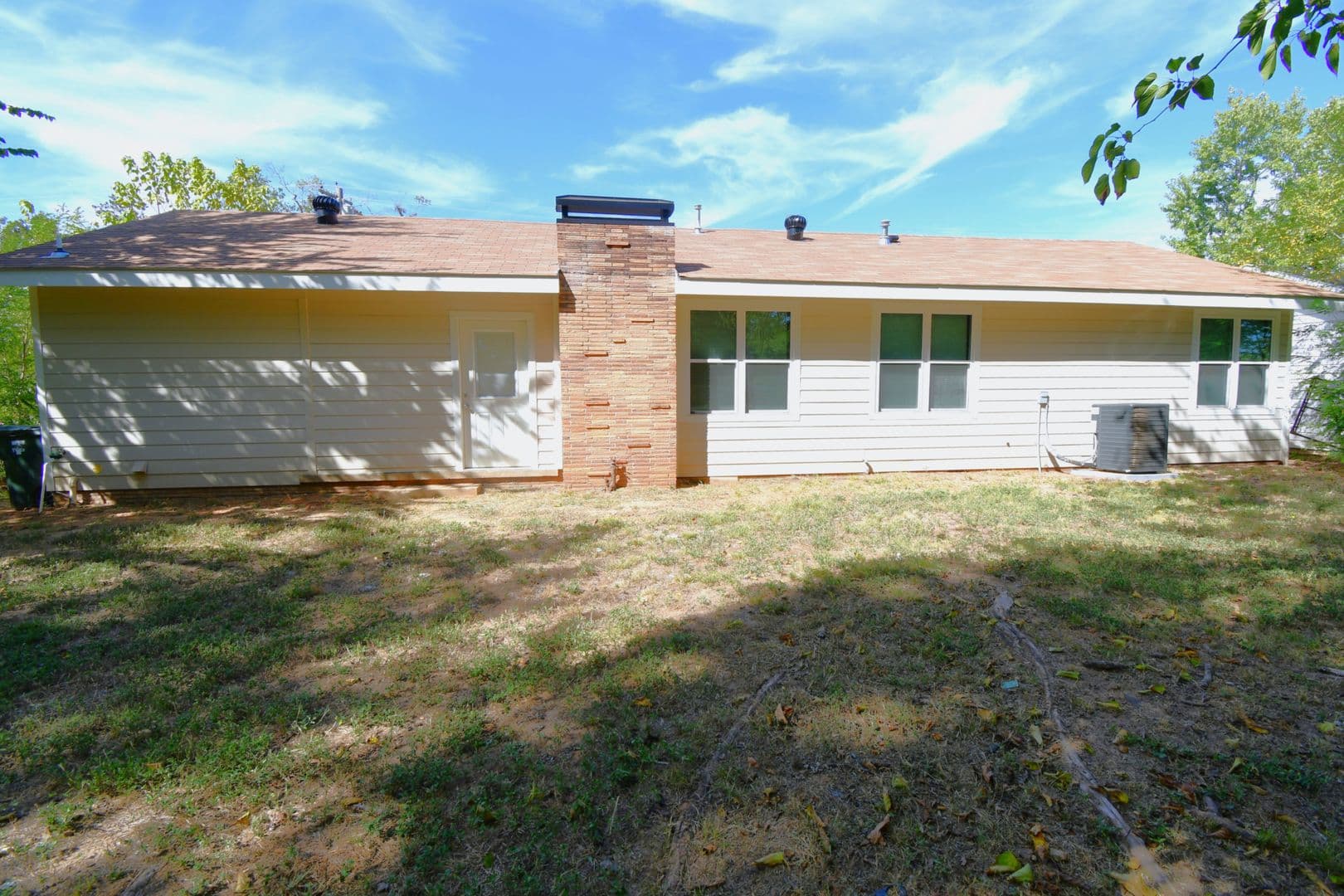 Tyler House: 1301 E 6th St