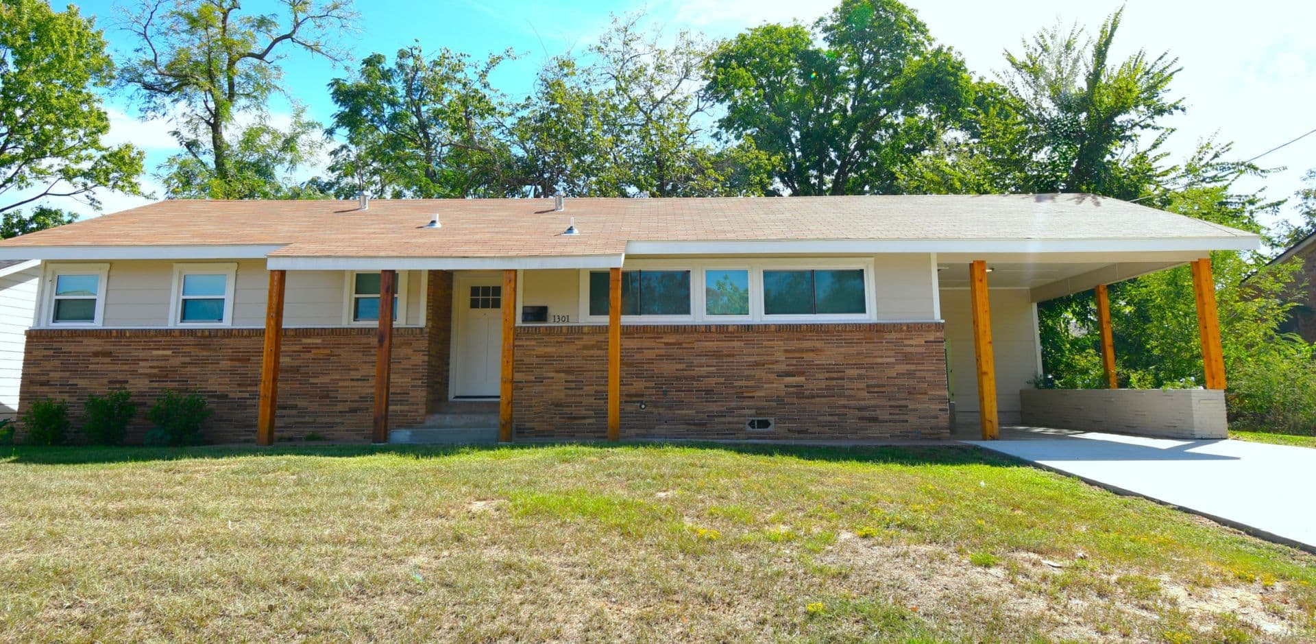 Tyler House: 1301 E 6th St