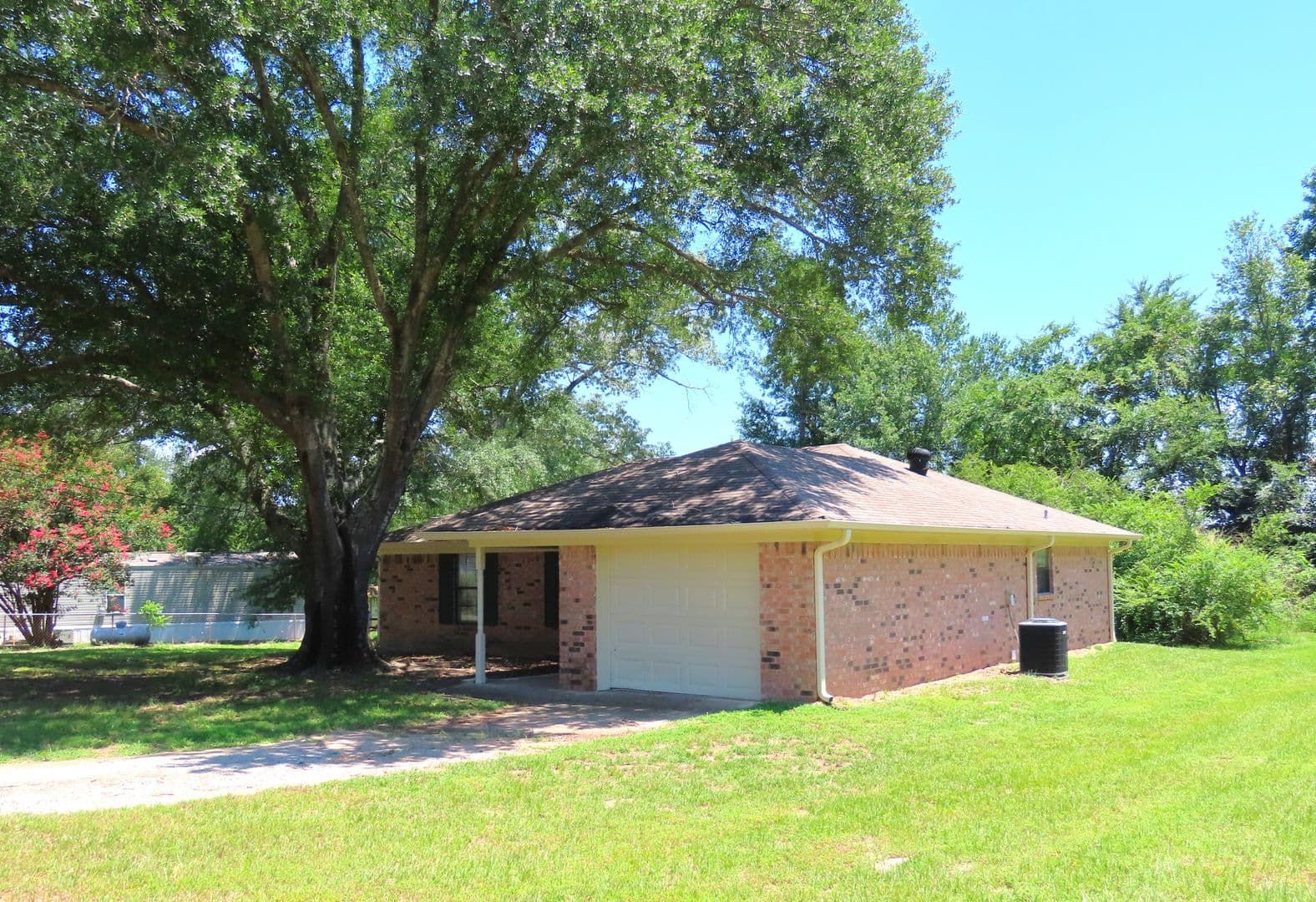 Whitehouse House: 10110 Wooded Way