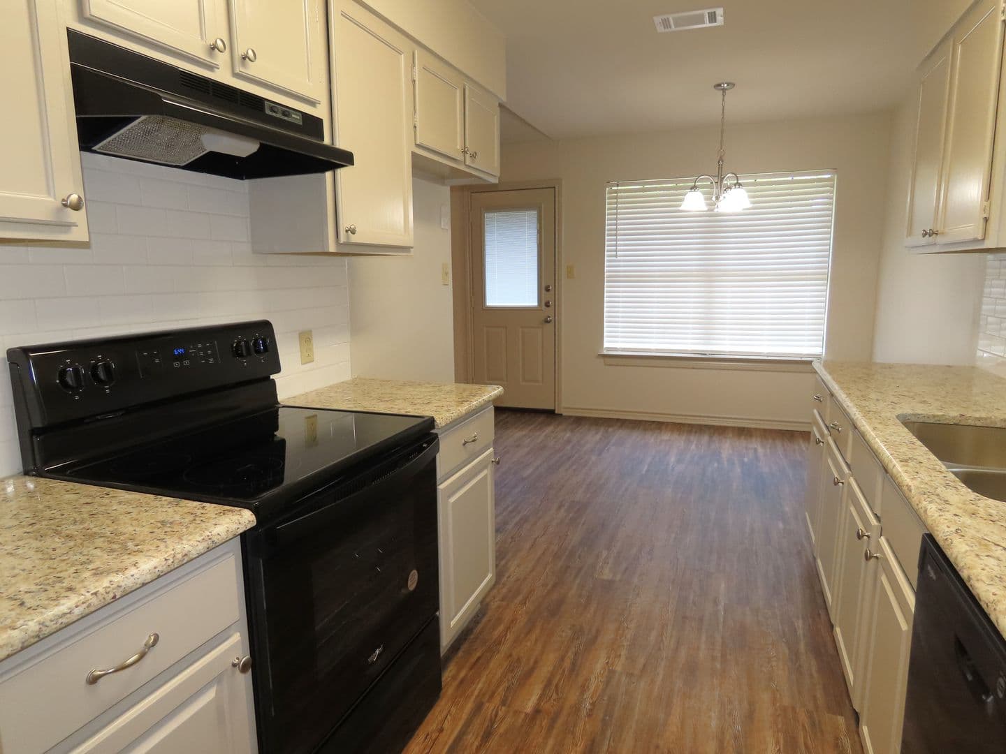 Whitehouse House: 10110 Wooded Way