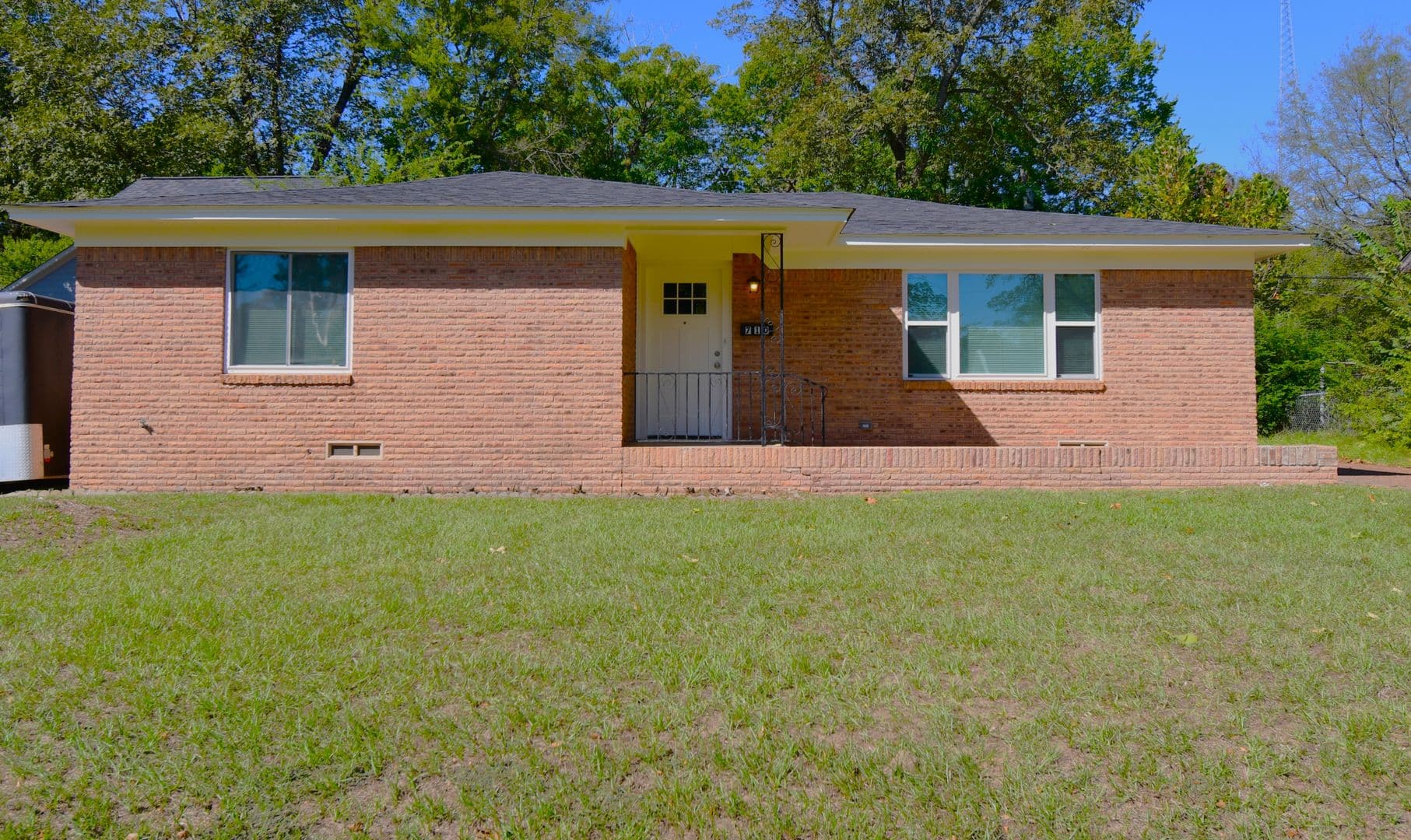Tyler House: 710 N Englewood Ave