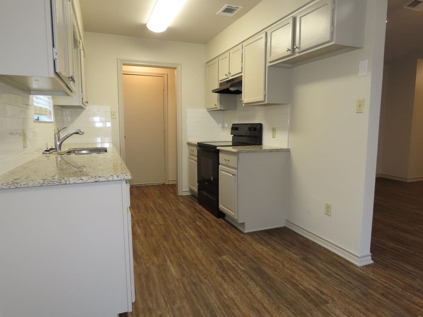 Whitehouse House: 10110 Wooded Way
