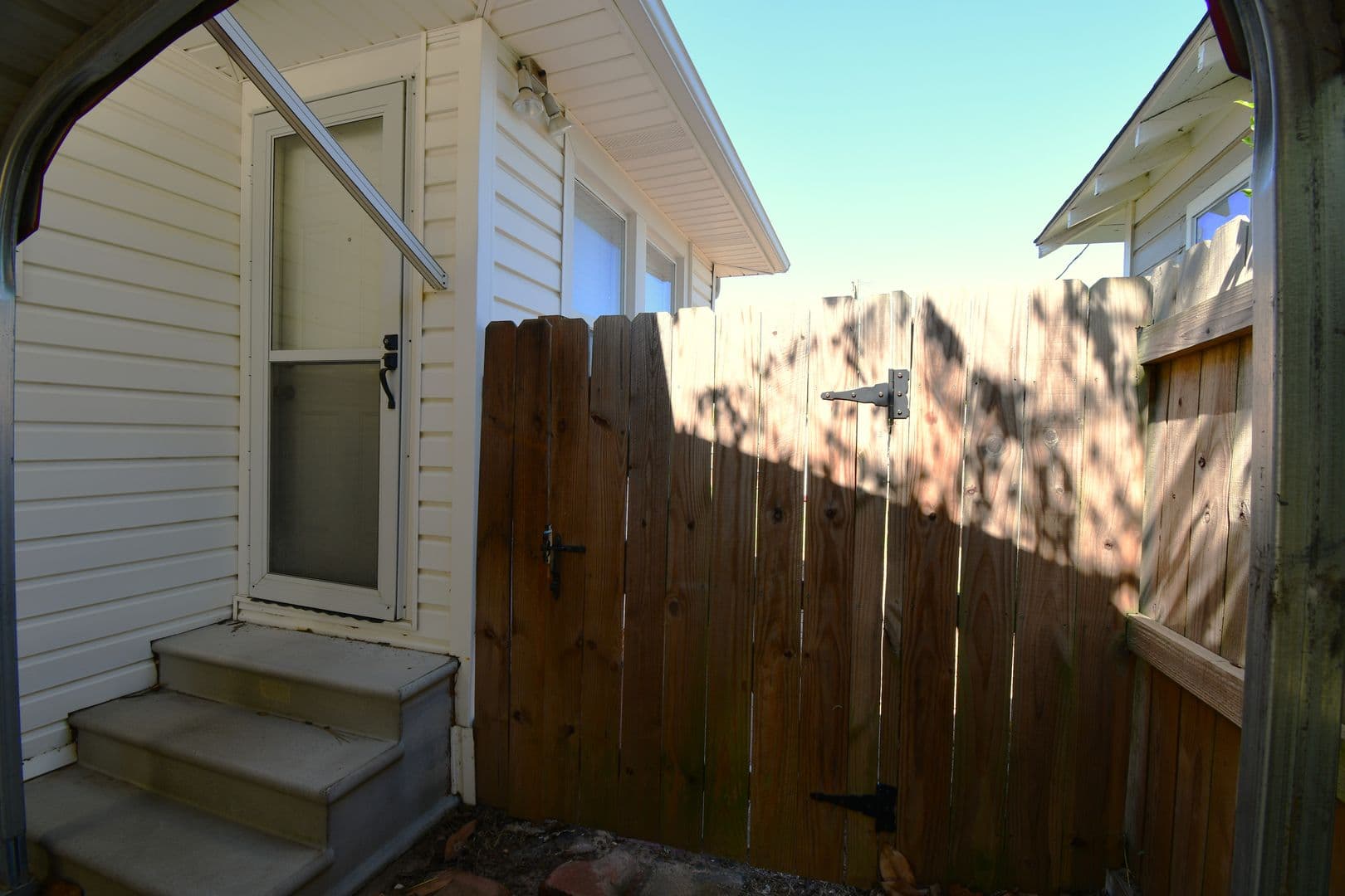 Tyler House: 420 E Lake St