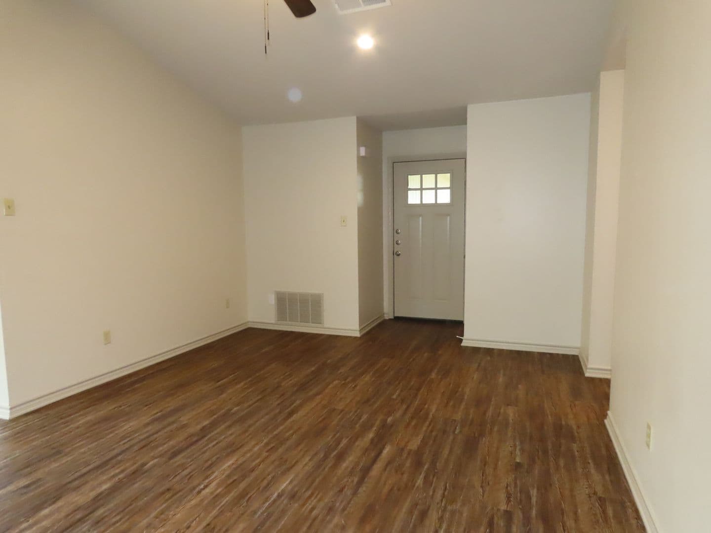 Whitehouse House: 10110 Wooded Way