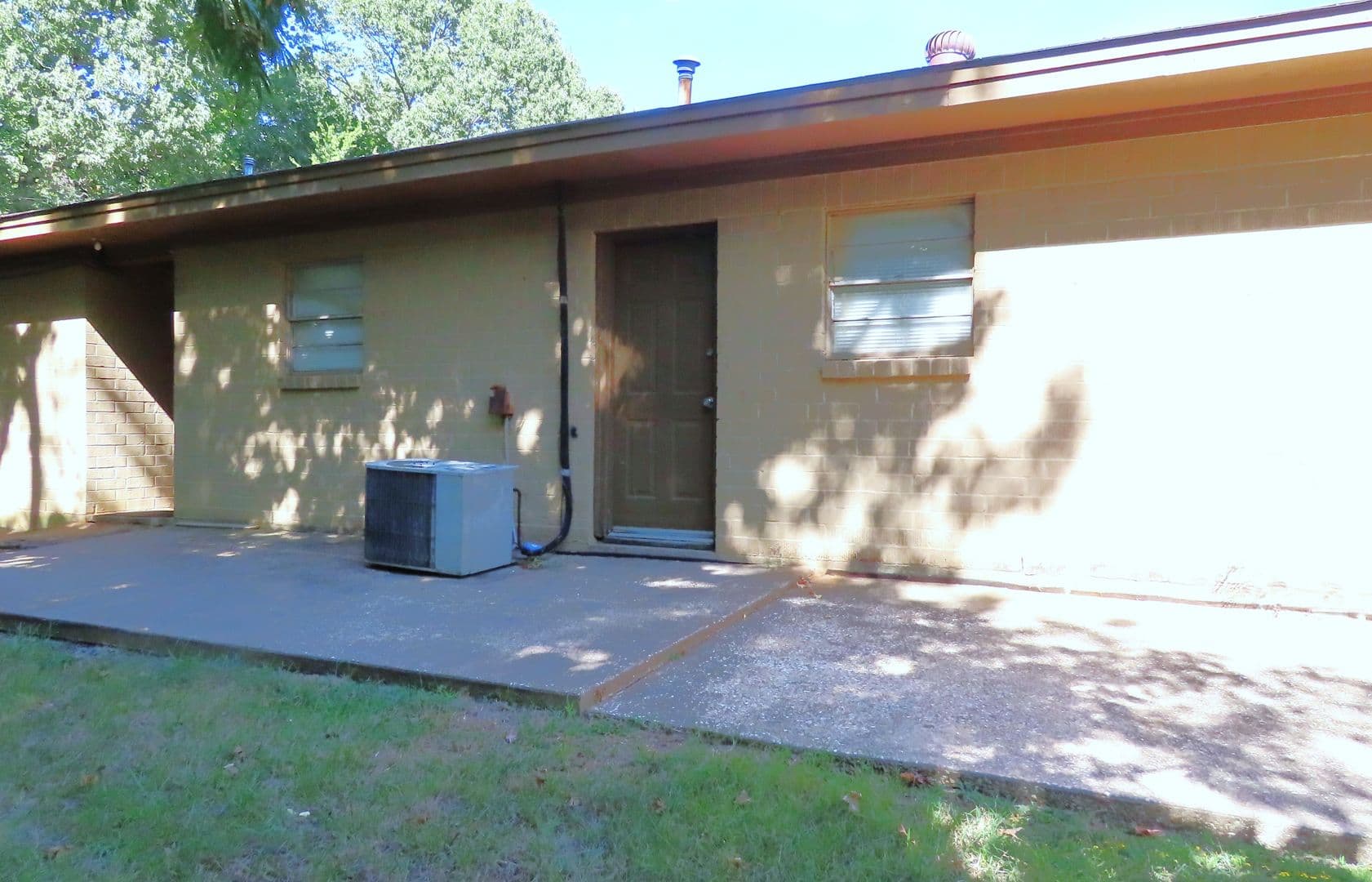 Tyler House: 1629 W Mims Unit 102