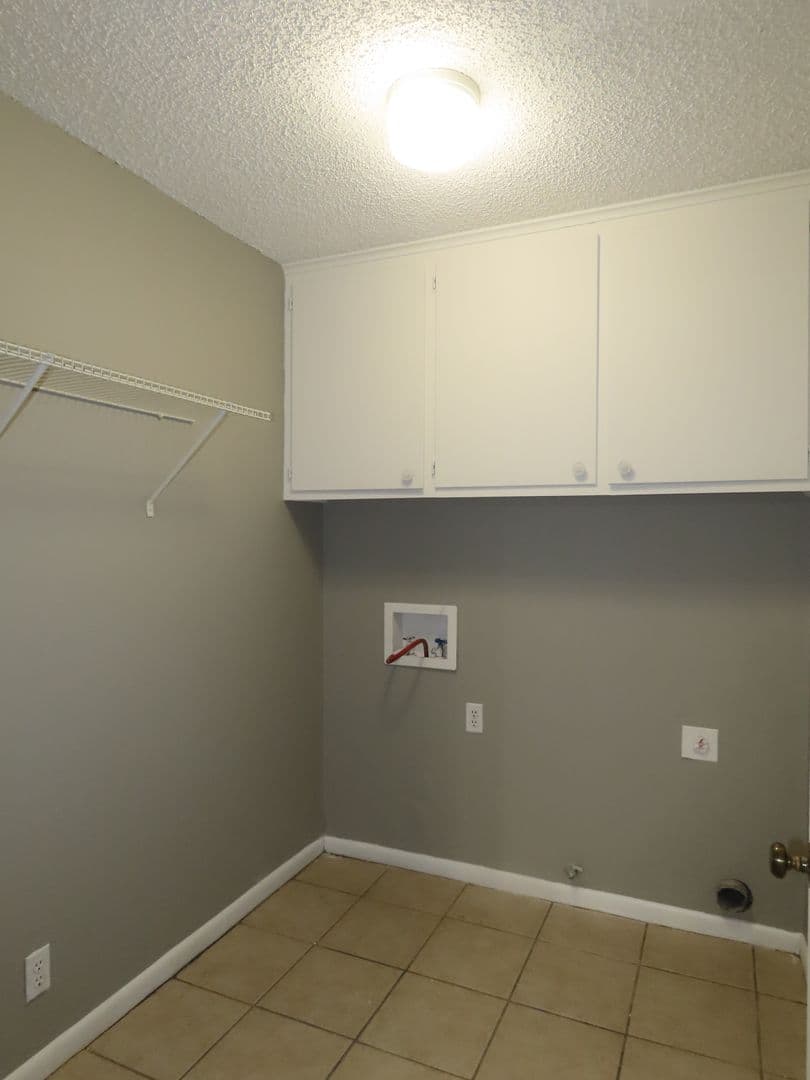 Tyler House: 414 Muller Garden Rd