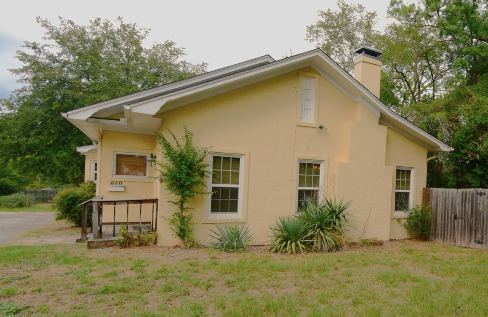 Tyler House: 600 E Frazier St