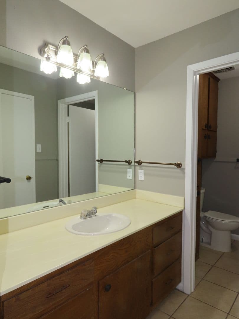 Tyler House: 414 Muller Garden Rd