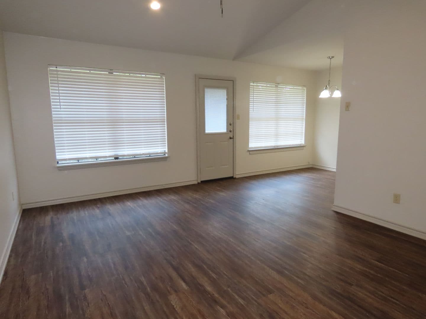 Whitehouse House: 10110 Wooded Way