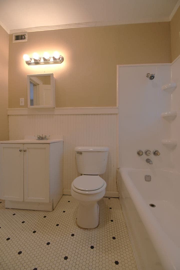Tyler House: 502 S Fannin Ave Apt 101