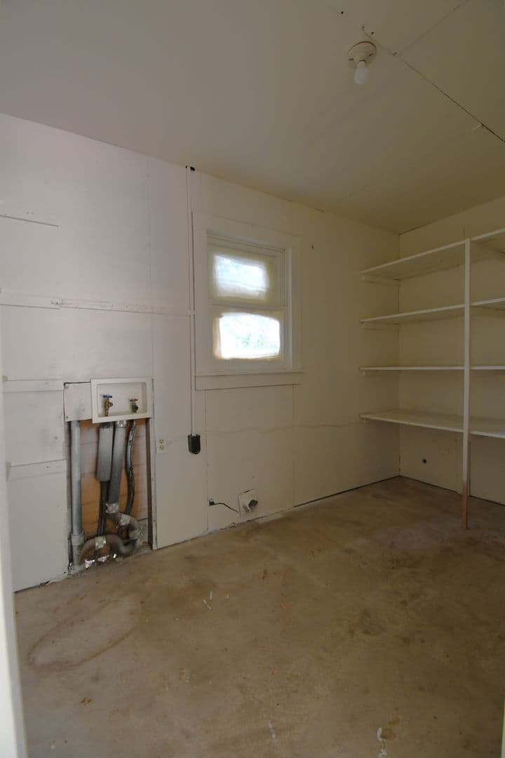 Tyler House: 710 N Englewood Ave