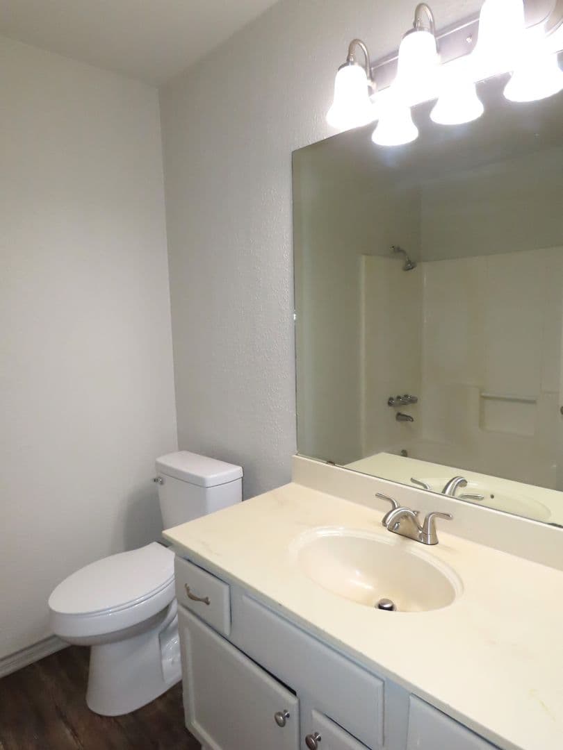 Whitehouse House: 10110 Wooded Way