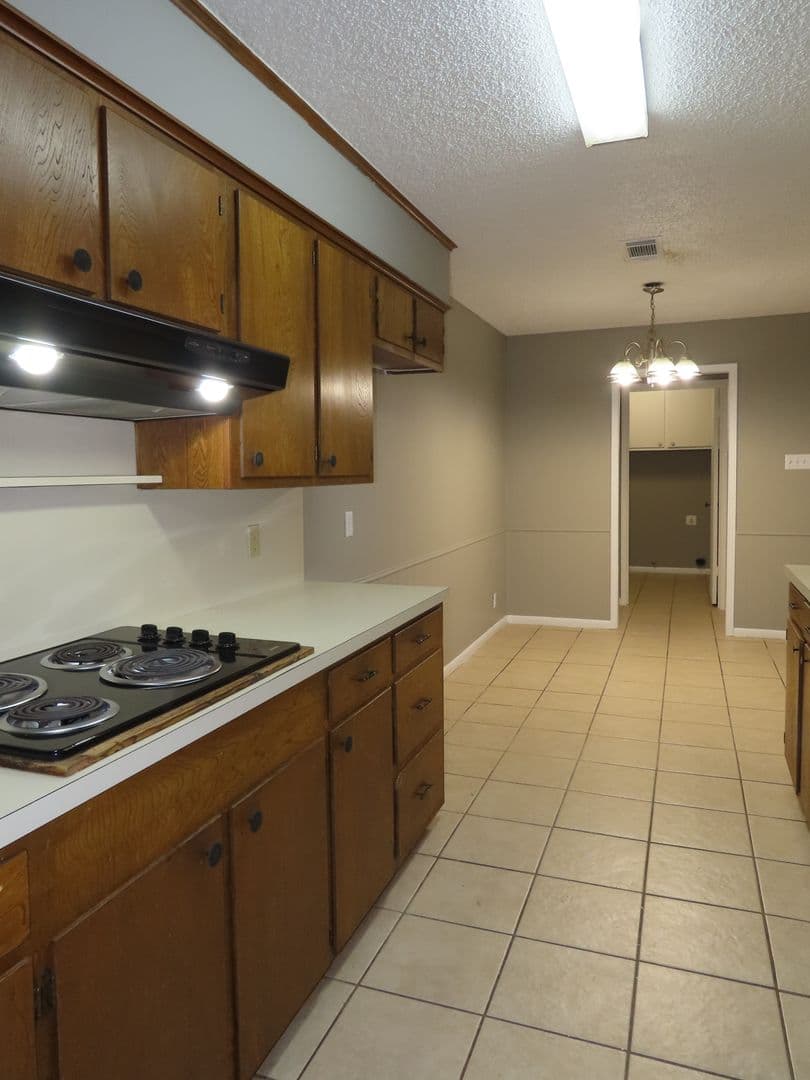 Tyler House: 414 Muller Garden Rd