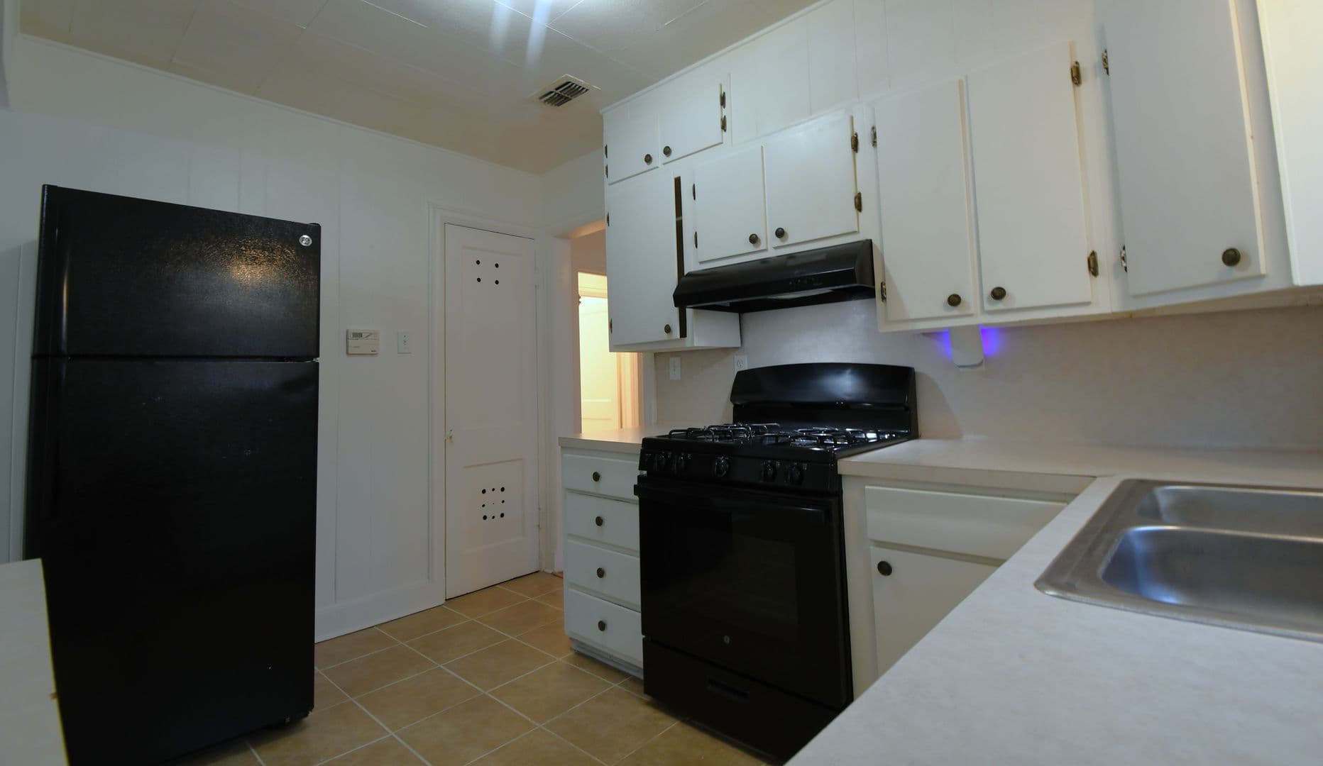 Tyler House: 420 E Lake St
