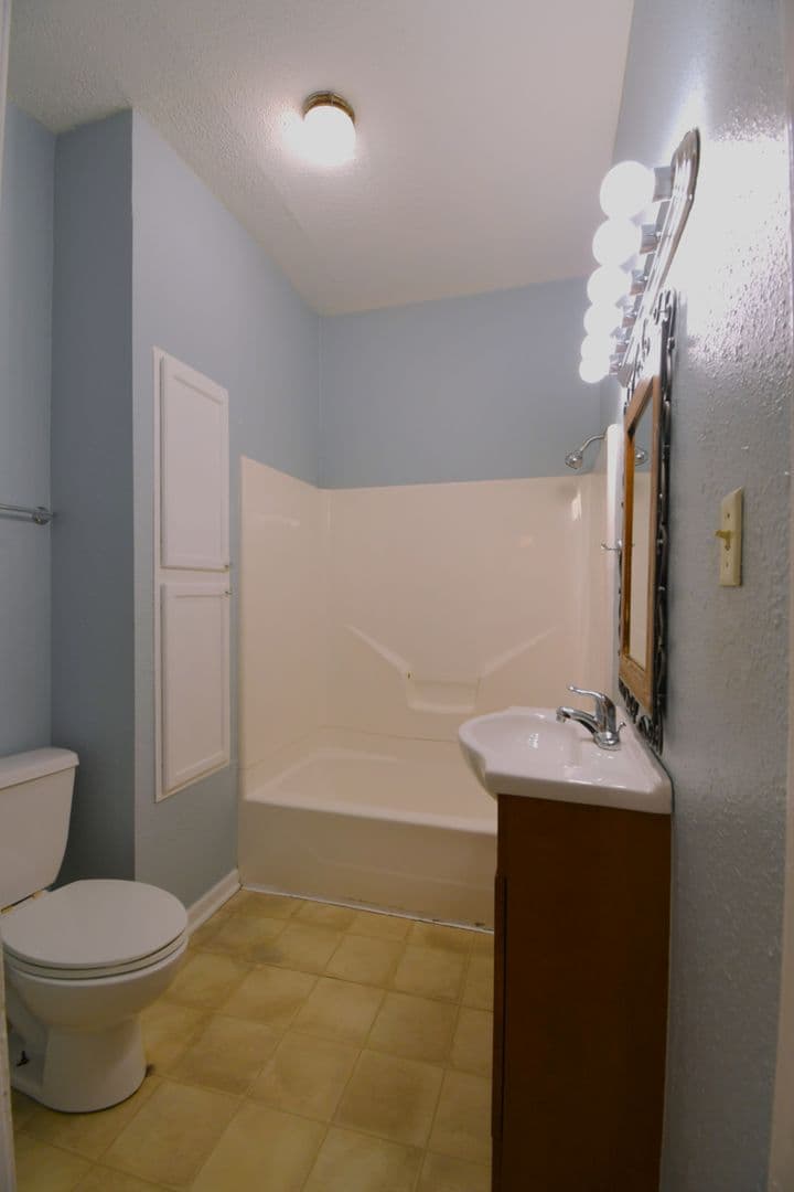 Tyler House: 600 E Frazier St