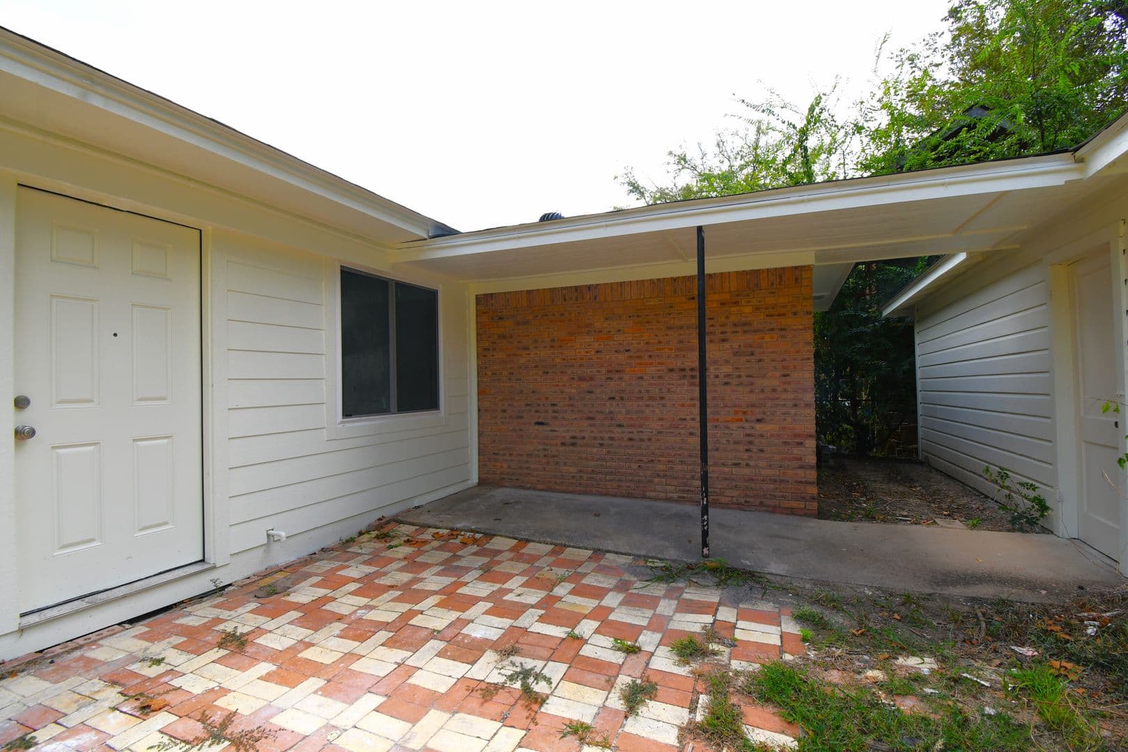 Tyler House: 710 N Englewood Ave