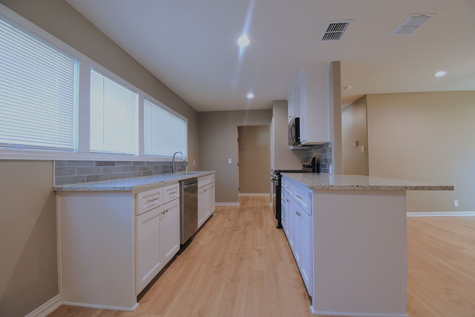 Tyler House: 1301 E 6th St