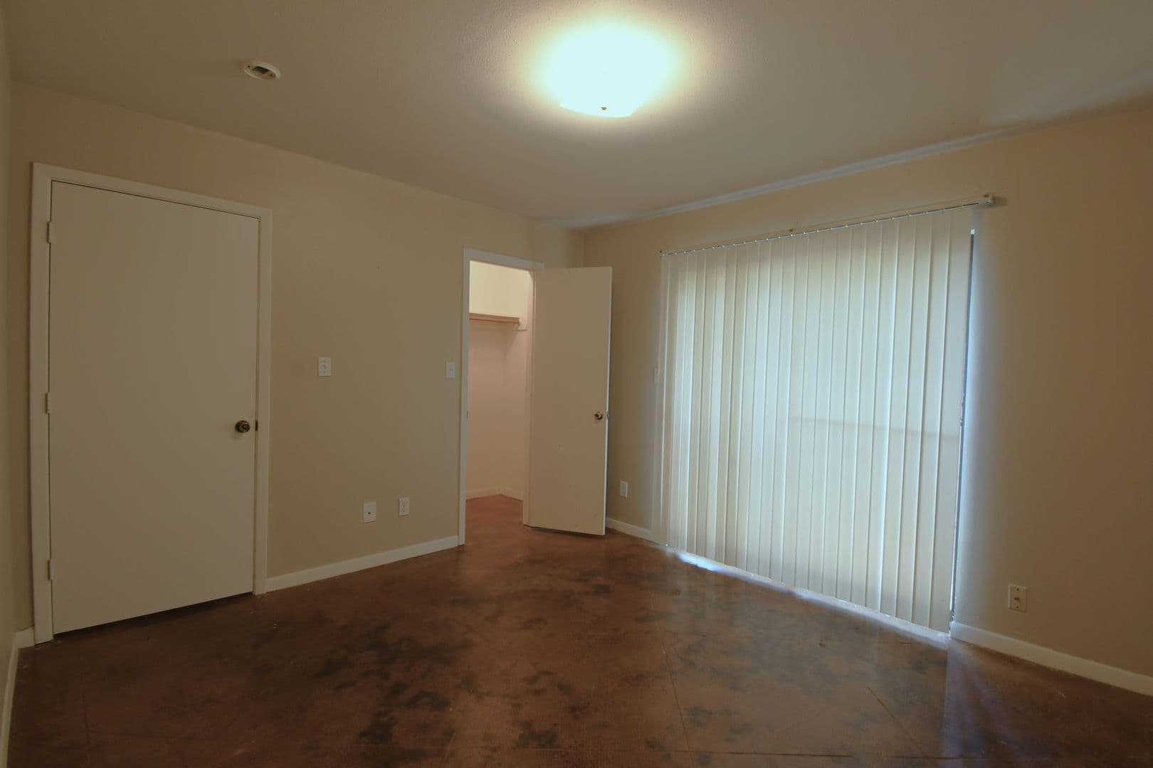 Whitehouse House: 203 Parklane Dr