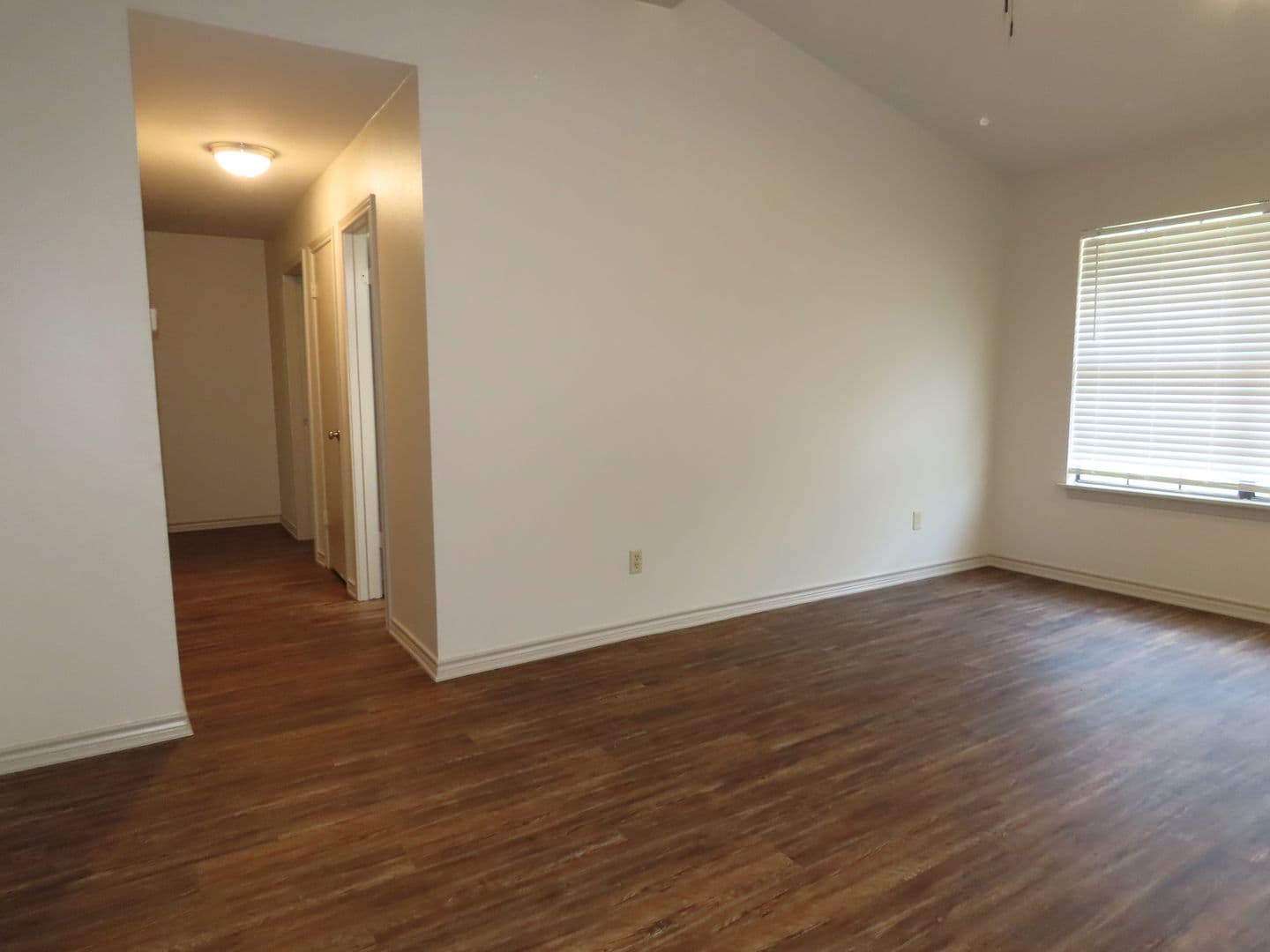 Whitehouse House: 10110 Wooded Way
