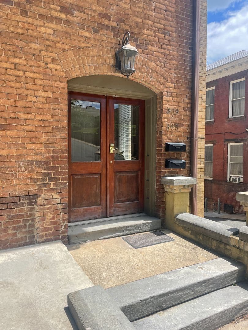Lynchburg Apartment: 1025 Church Street