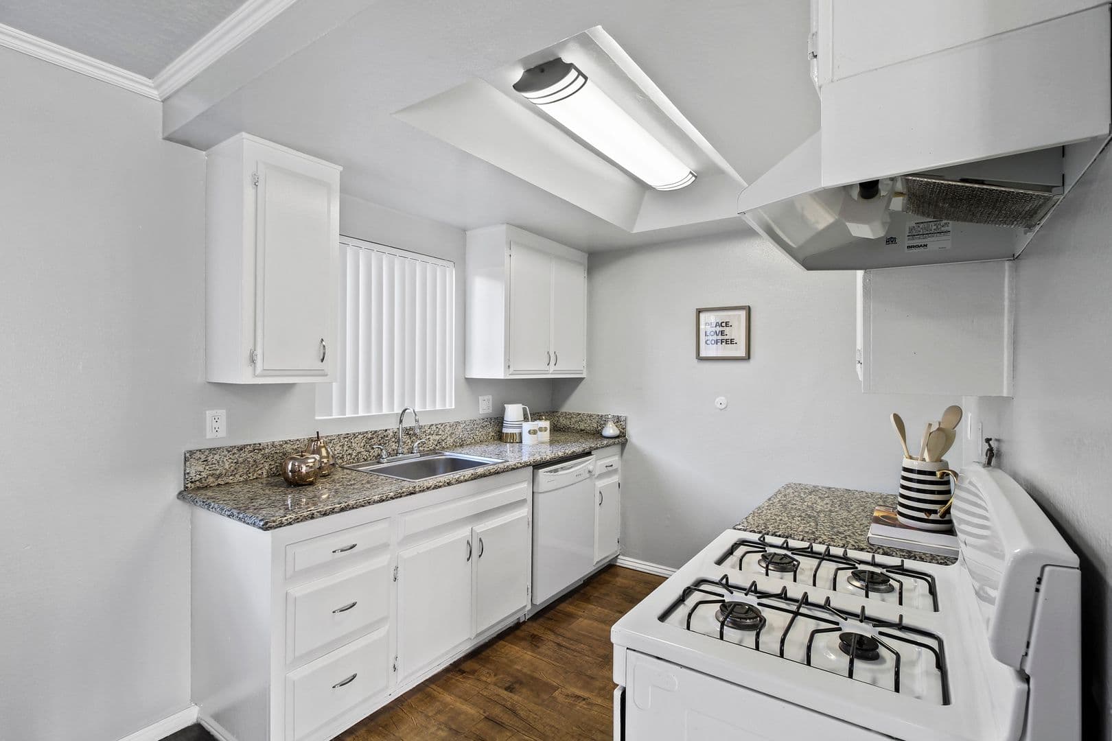 Santa Ana Apartment: 3101 South Bristol Street