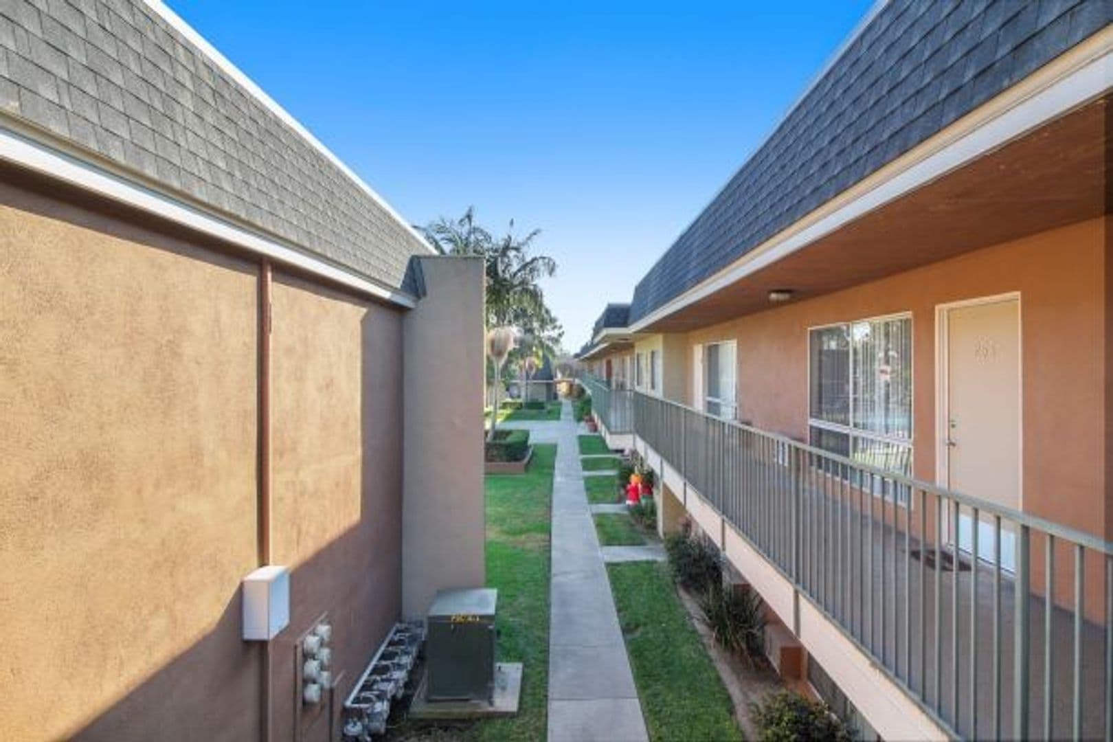 Santa Ana Apartment: 3101 South Bristol Street